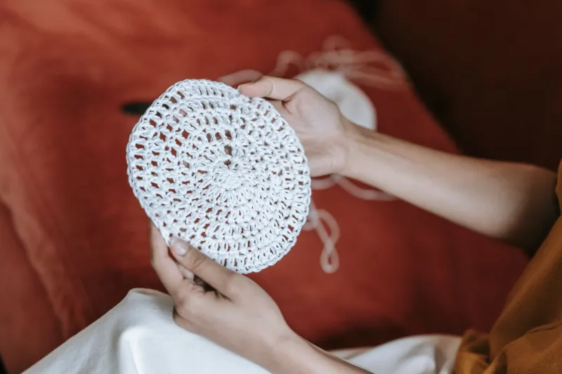 Hilos con flow: cómo el crochet pasó de costura a copiar escenarios