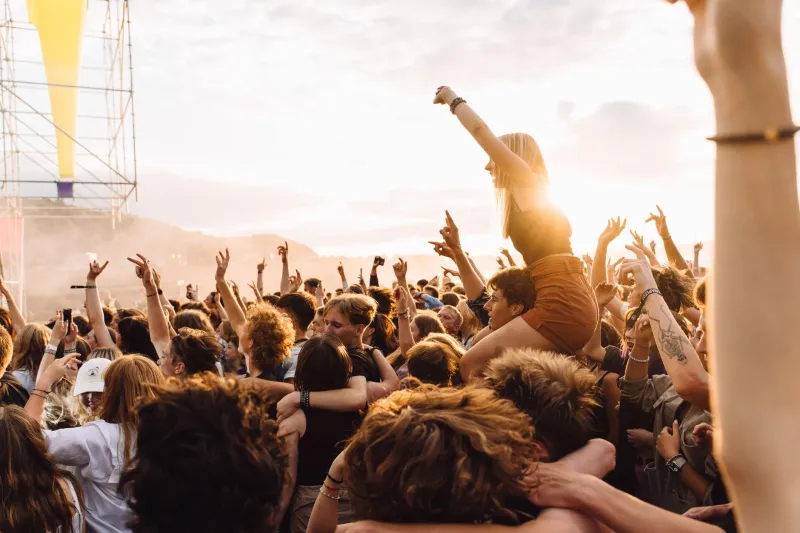 Mochila al hombro y billete en mano: el mapa definitivo de festivales para peregrinar por la península en 2025