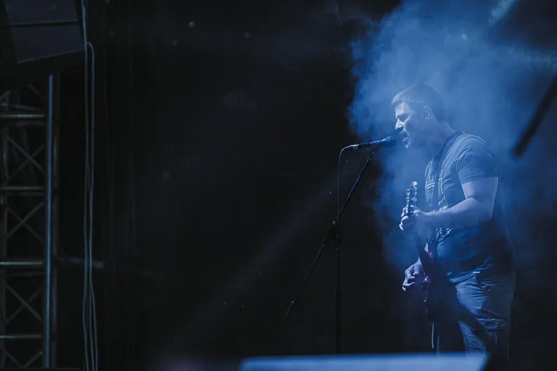 ¿Quién canta de verdad en el escenario? El secreto mejor guardado de los conciertos latinos